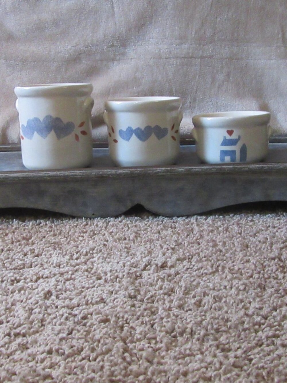 Set of 3 Vintage 80s mini country crocks in creme blue & brick red; hearts house